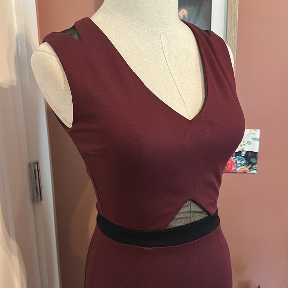 La Pina David Helwani Burgundy body con Peek-a-boo XS Sleeveless Sheath Dress - Picture 3 of 15